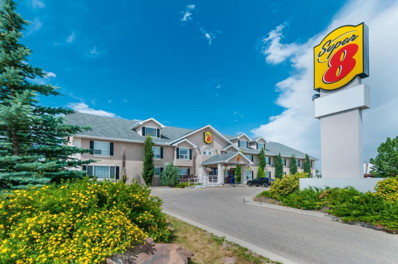 Hotel Super 8 By Wyndham Cochrane Esterno foto