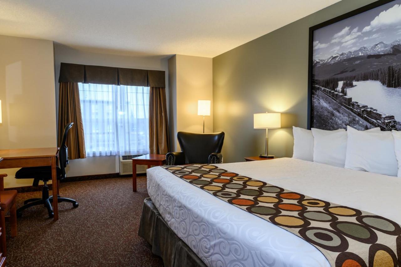 Hotel Super 8 By Wyndham Cochrane Esterno foto