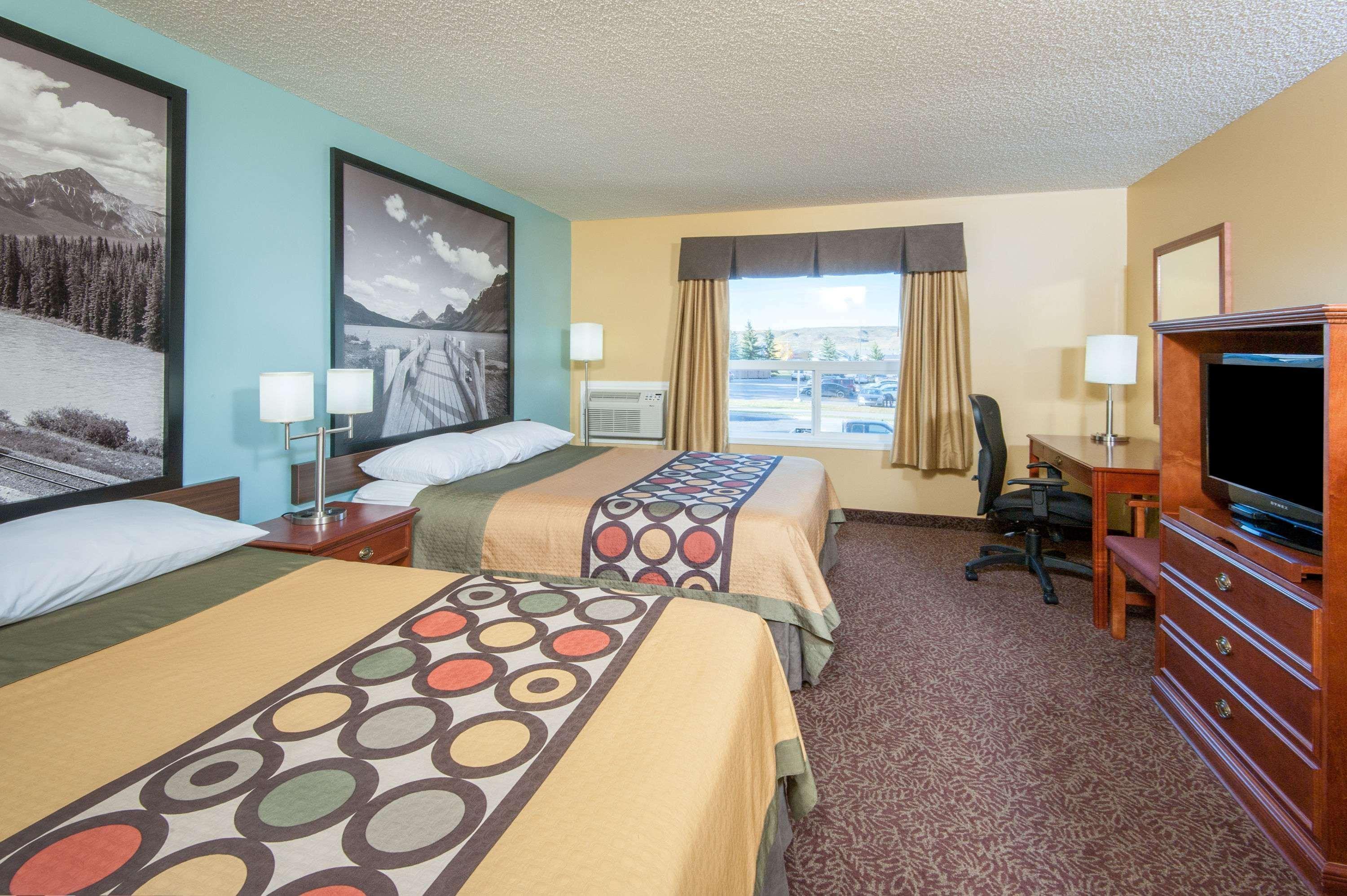 Hotel Super 8 By Wyndham Cochrane Esterno foto