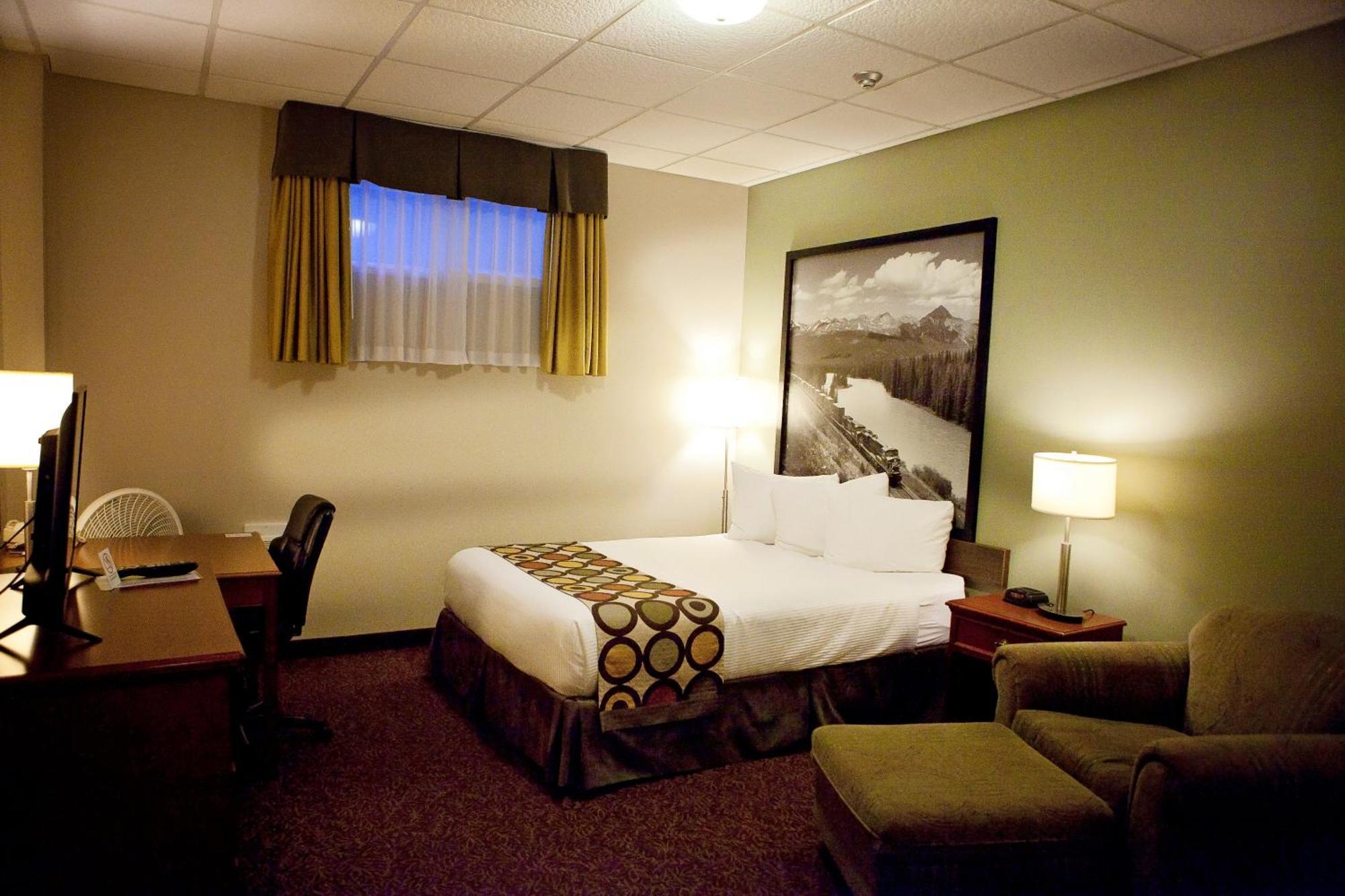 Hotel Super 8 By Wyndham Cochrane Esterno foto