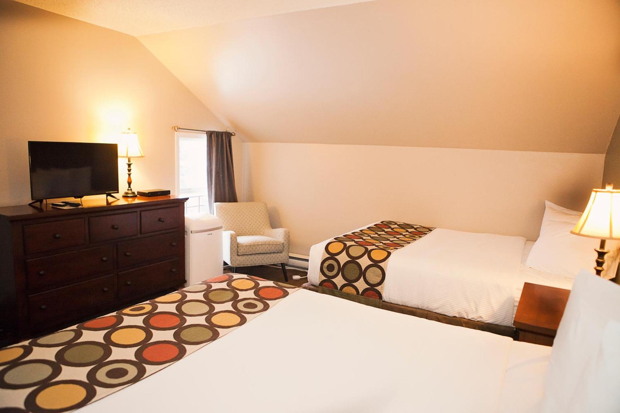 Hotel Super 8 By Wyndham Cochrane Esterno foto