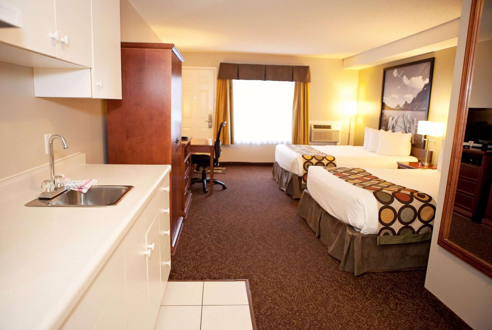 Hotel Super 8 By Wyndham Cochrane Esterno foto