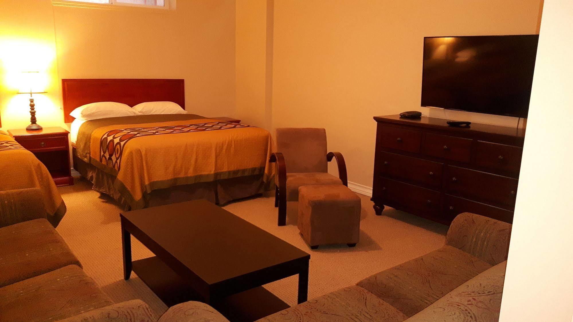 Hotel Super 8 By Wyndham Cochrane Esterno foto